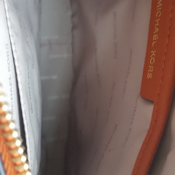 Jet Set Saffiano Leather Crossbody - Picture 4 of 7